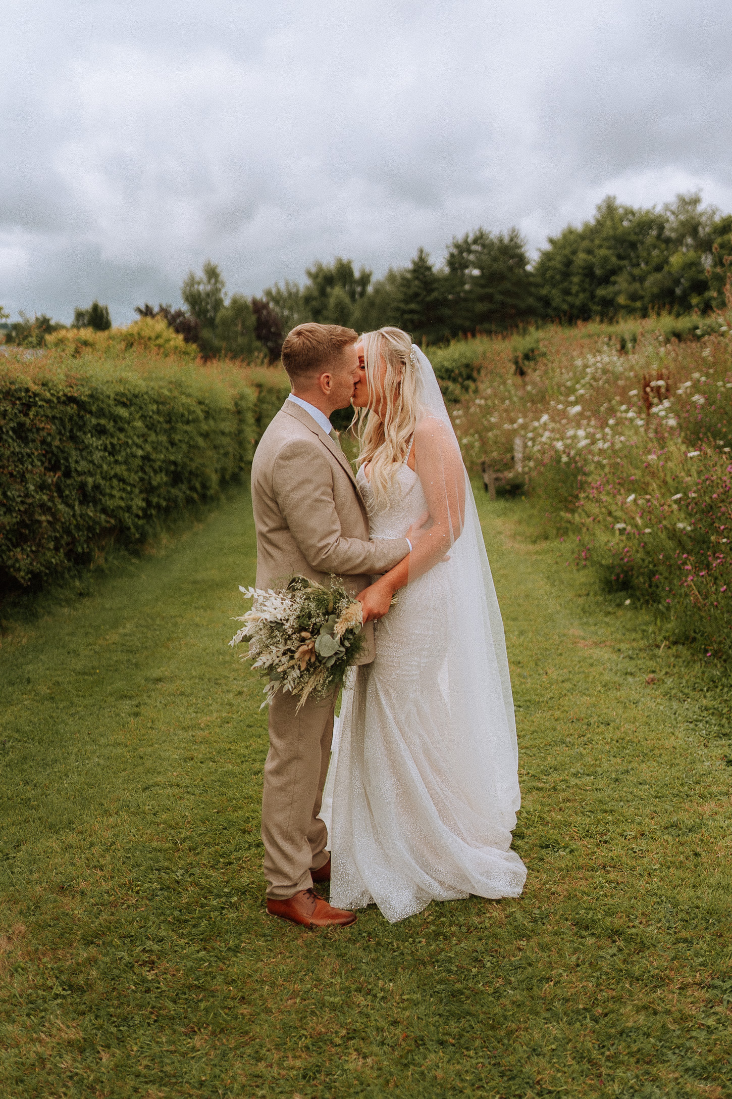 BARN AT BRYNICH WEDDING PHOTOGRAPHY BRECON 019 BARN AT BRYNICH WEDDING PHOTOGRAPHY BRECON 019